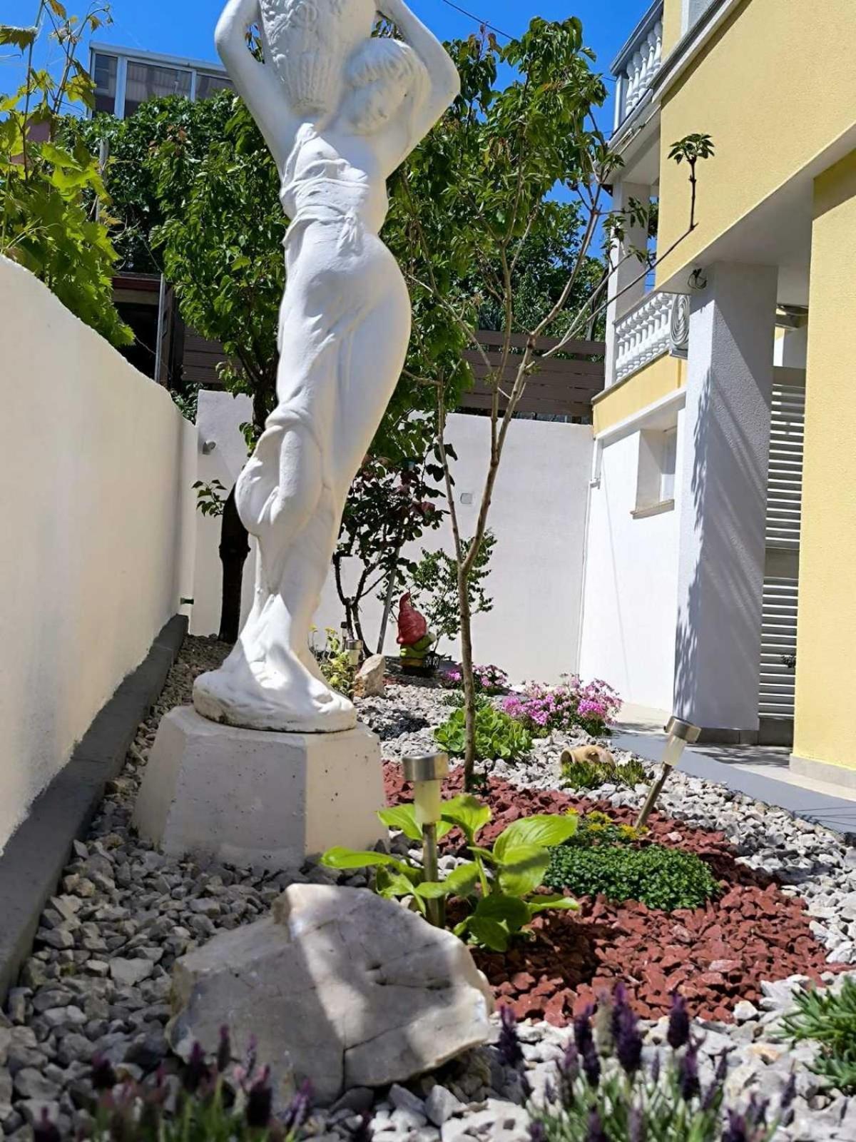 Apartment And Room Hudoletnjak Šilo Rom bilde